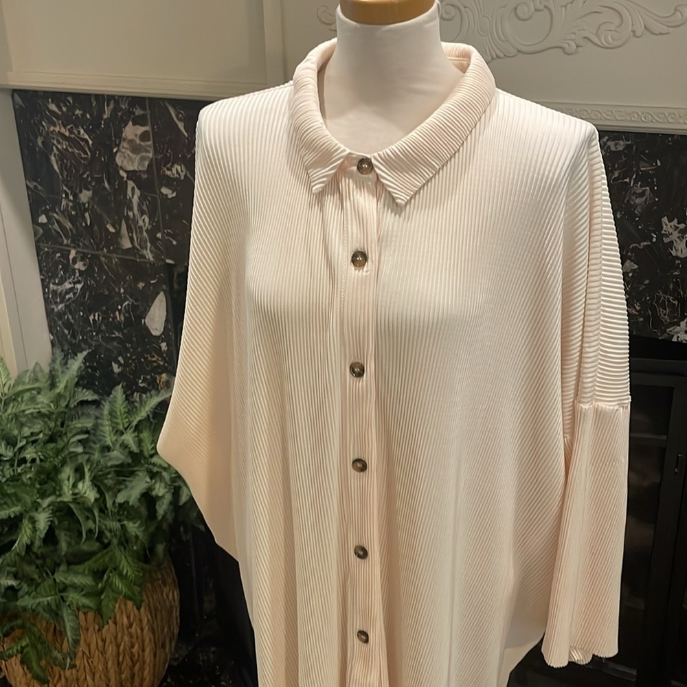 Davi & Dani Size Is Oversized Fits Like A 4x. - image 2